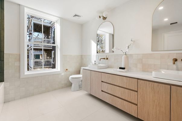 Bathroom, Dual Sink Vanities, Interior, Recessed Lighting