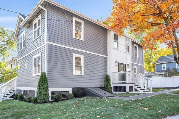 Exterior, Facade, Rowhouse