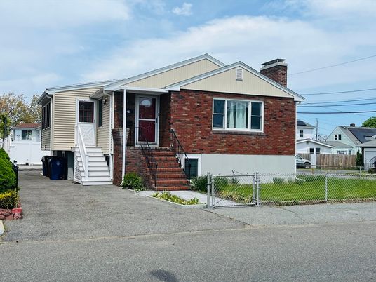 Exterior, Facade, Brick Facade, Raised Ranch