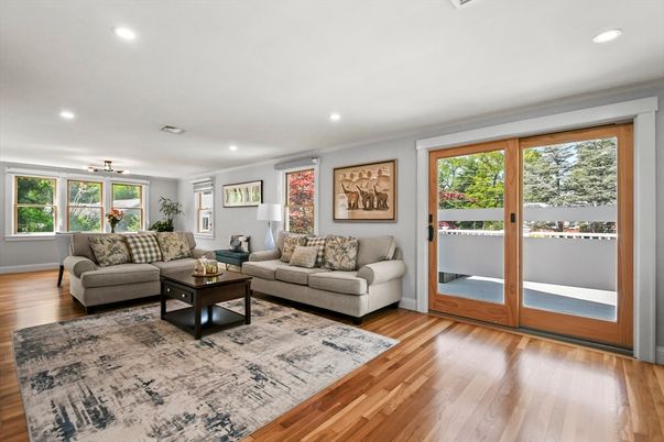 Interior, Living room, Recessed Lighting, Wood Texture Flooring