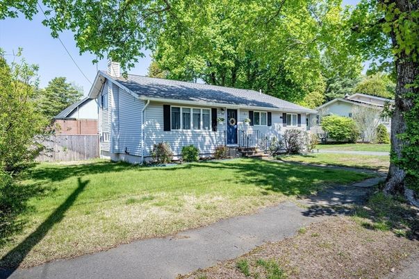 Backyard, Exterior, Facade, Cape Cod