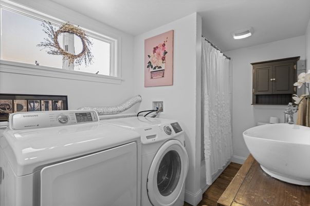 Interior, Washer, Wood Texture Flooring