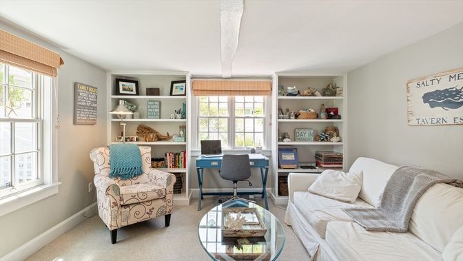 Home Office, Interior