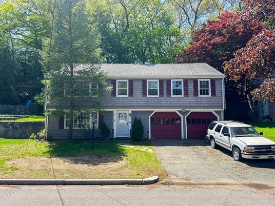 Attached, Exterior, Facade, Raised Ranch