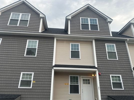 Exterior, Facade, Rowhouse