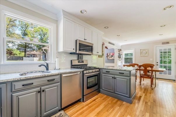 Dining room, Interior, Kitchen, Recessed Lighting, Wood Texture Flooring
