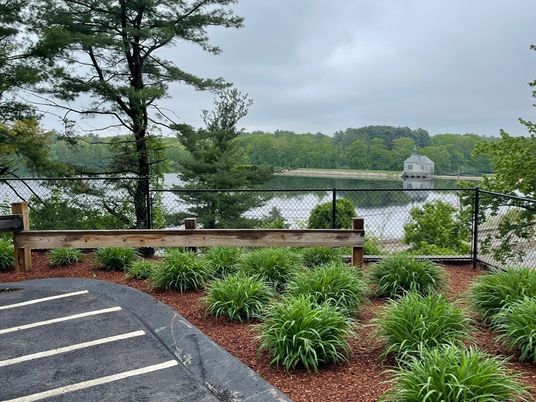 Exterior, Lake