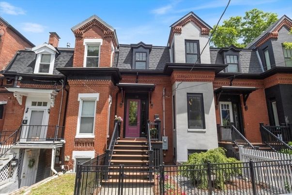 Exterior, Facade, Brick Facade, Rowhouse