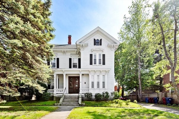 Exterior, Facade, Queen Anne Victorian
