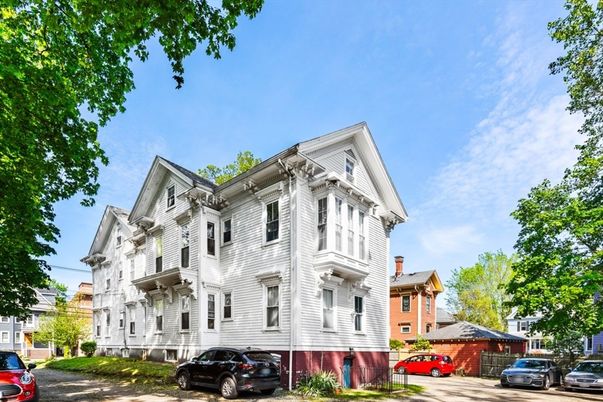 Exterior, Facade, Queen Anne Victorian