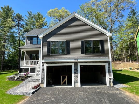 Attached, Exterior, Facade, American Craftsman