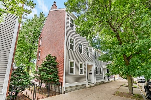 Exterior, Facade, Brick Facade, Rowhouse