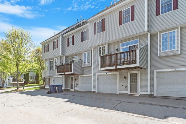 Attached, Exterior, Facade, Rowhouse