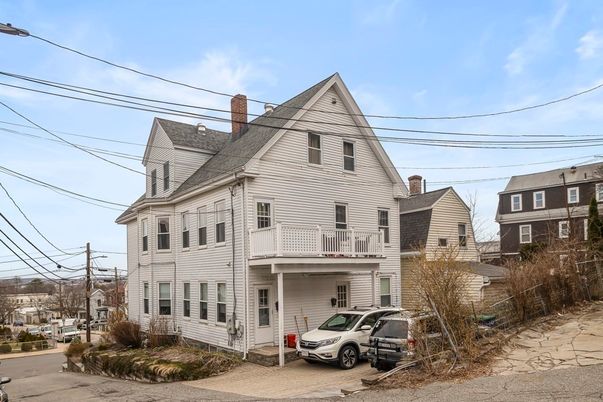 Exterior, Facade, Queen Anne Victorian
