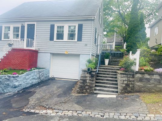 Attached, Exterior, Facade, Cape Cod