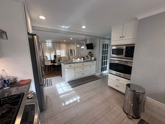 Dining room, Interior, Kitchen, Recessed Lighting, Stainless Steel Appliances