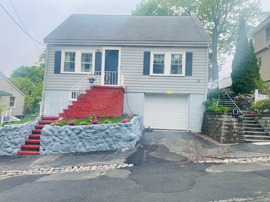 Attached, Exterior, Facade, Cape Cod