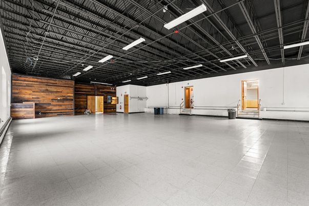 Empty room, Interior, Recessed Lighting, Wooden Walls