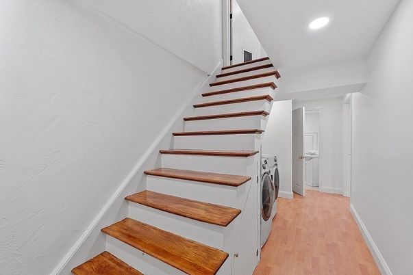 Interior, Recessed Lighting, Washer, Wood Texture Flooring