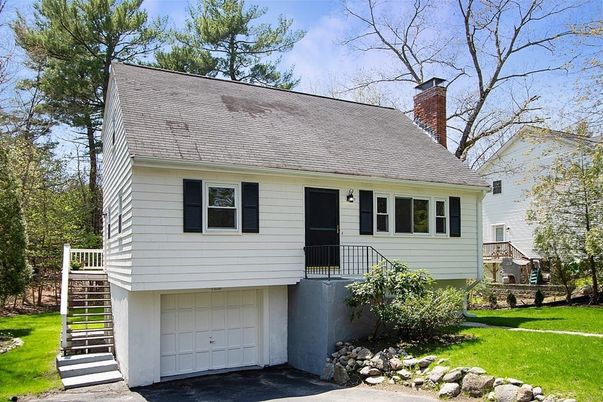 Attached, Exterior, Facade, Cape Cod