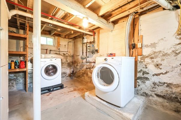 Interior, Washer, Wooden Beams
