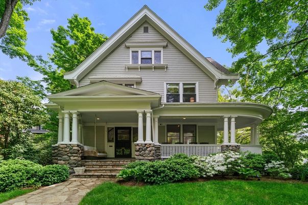 Exterior, Facade, Queen Anne Victorian