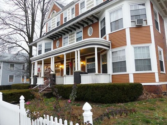 Exterior, Facade, American Foursquare