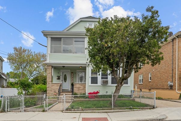 Exterior, Facade, Brick Facade, American Foursquare