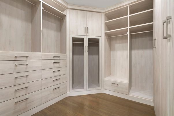 Interior, Walk-in Closets, Wood Texture Flooring