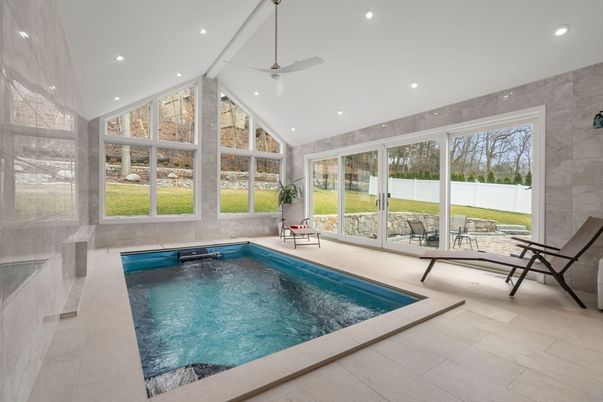 Interior, Pool, Recessed Lighting, Sun Room