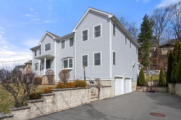 Attached, Exterior, Facade, Rowhouse