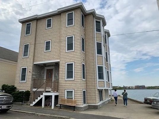 Exterior, Facade, Rowhouse