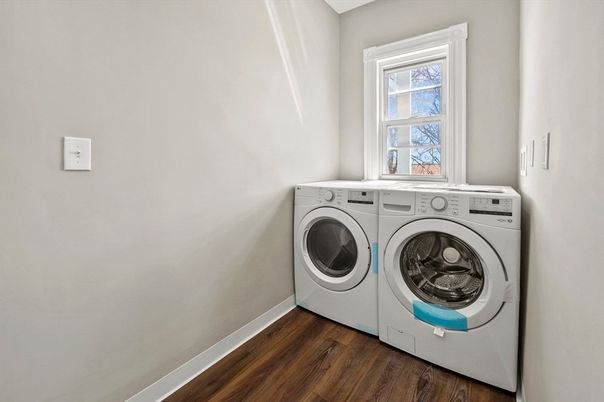 Interior, Washer, Wood Texture Flooring