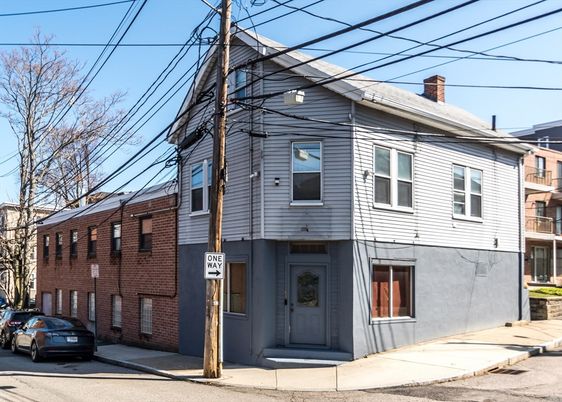 Exterior, Facade, Brick Facade, Rowhouse