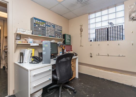 Home Office, Interior