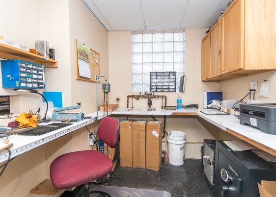 Home Office, Interior
