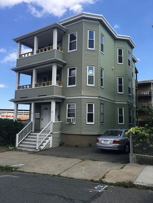Exterior, Facade, Rowhouse