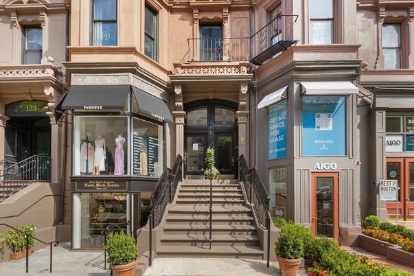 Exterior, Facade, Brownstone