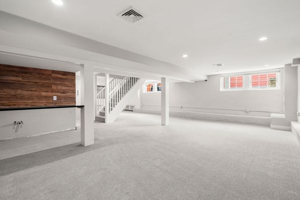 Empty room, Interior, Recessed Lighting, Wooden Walls