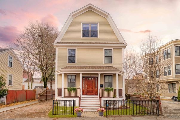Exterior, Facade, Queen Anne Victorian