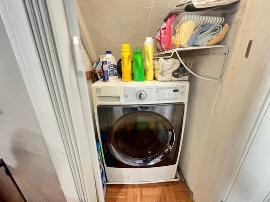 Interior, Utility Closets, Washer, Wood Texture Flooring