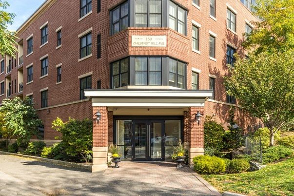 Exterior, Facade, Brick Facade, Rowhouse
