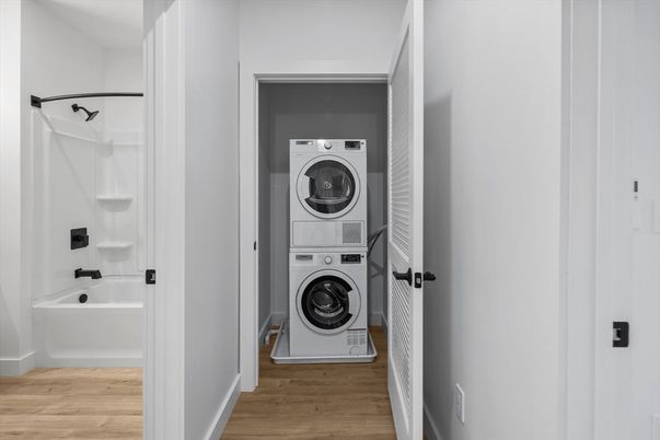 Interior, Utility Closets, Washer, Wood Texture Flooring