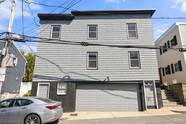 Attached, Exterior, Facade, Rowhouse