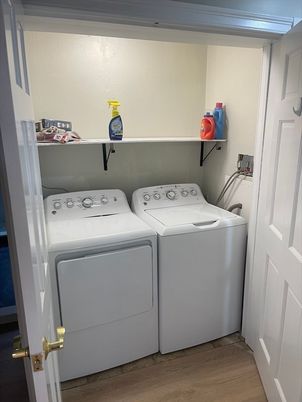 Interior, Utility Closets, Washer, Wood Texture Flooring