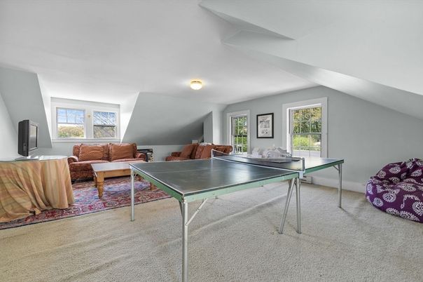 Game Room, Interior