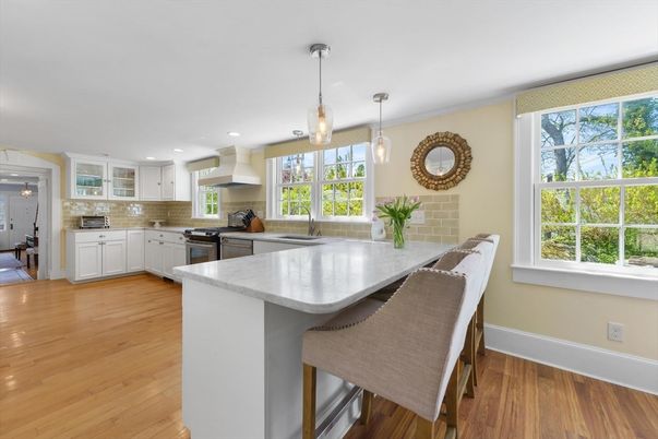 Dining room, Interior, Kitchen, Pendant Lights, Recessed Lighting, Wood Texture Flooring