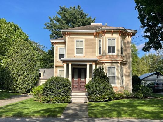 Exterior, Facade, American Foursquare