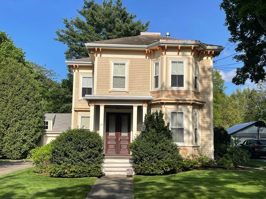 Exterior, Facade, American Foursquare