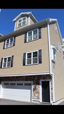 Attached, Exterior, Facade, Rowhouse